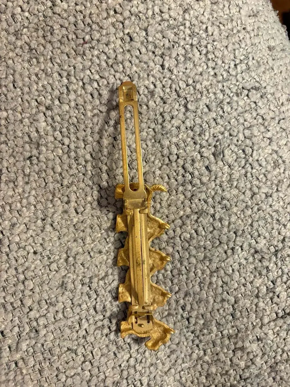 Unbranded gold tone